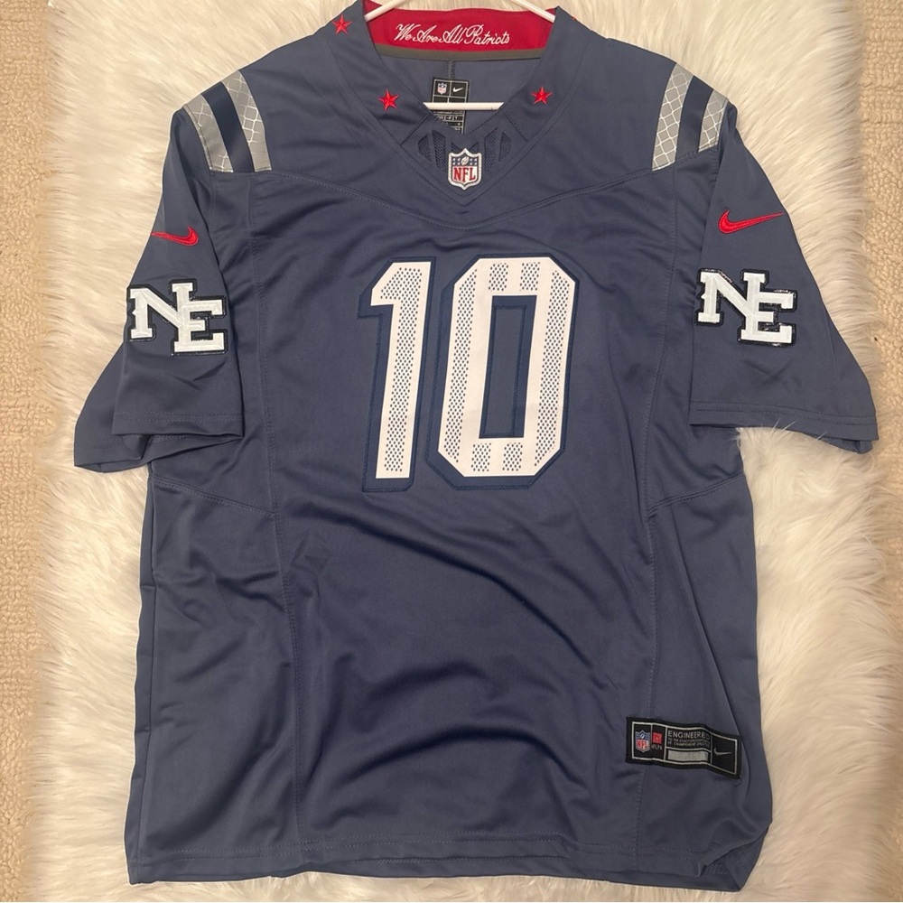 Drake Maye #10 New England Patriots 2025 Rivalries Series Jersey Large NWOT
